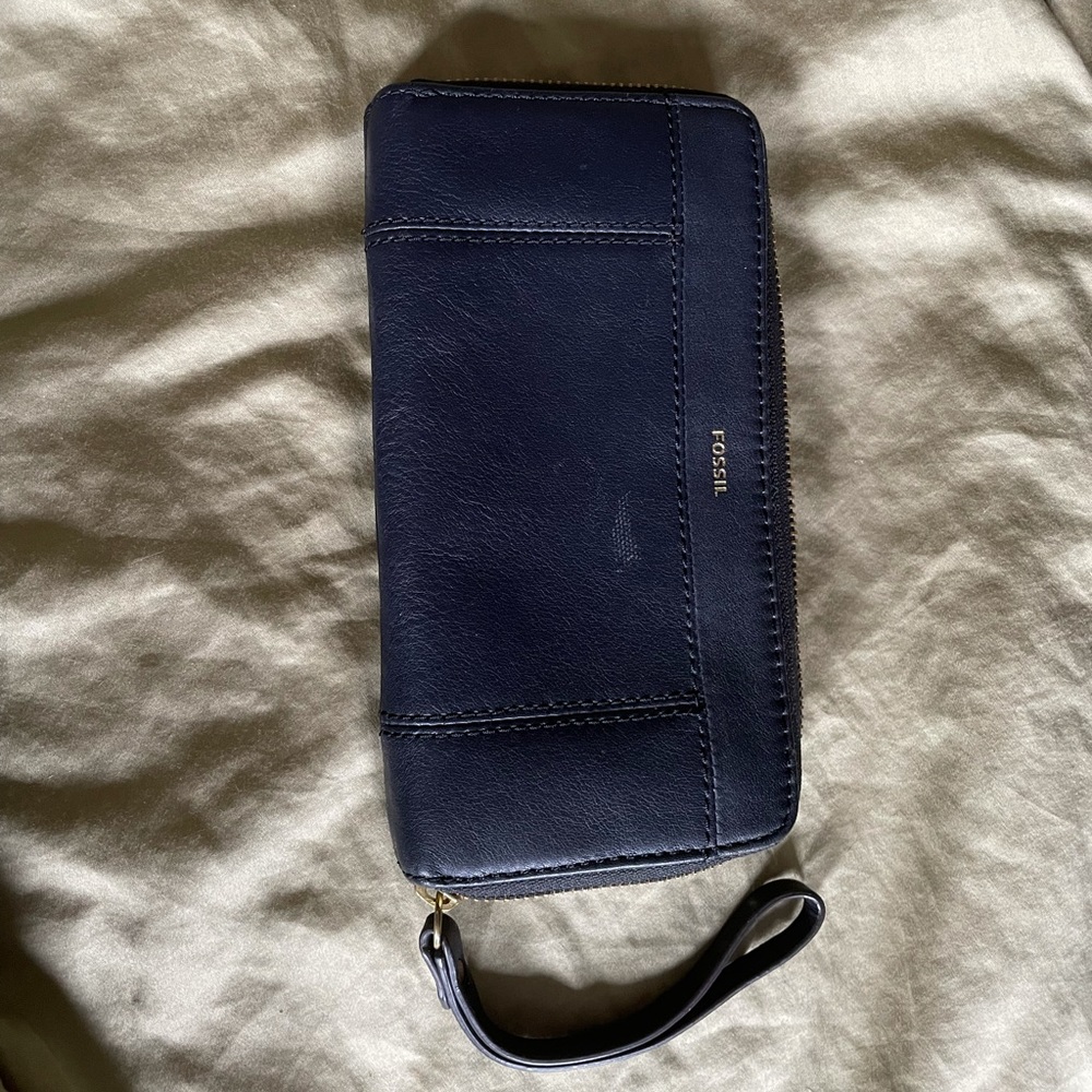 Fossil wristlet wallet